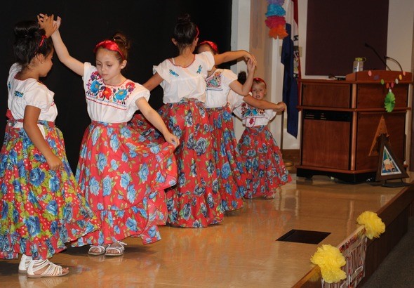 Grupo Latinoamericano dancers