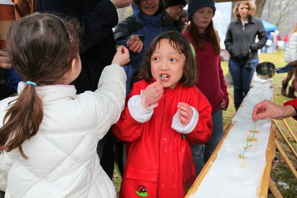 kids tasting maple products