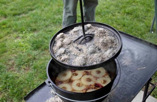 Dutch oven with apples